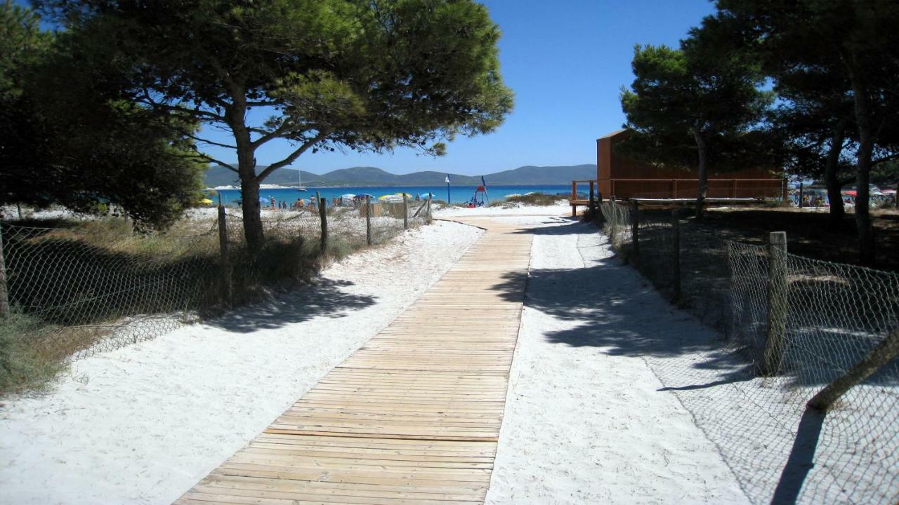 Residence Elegance Ville Ed Appartamenti A Porto Pino Buitenkant foto