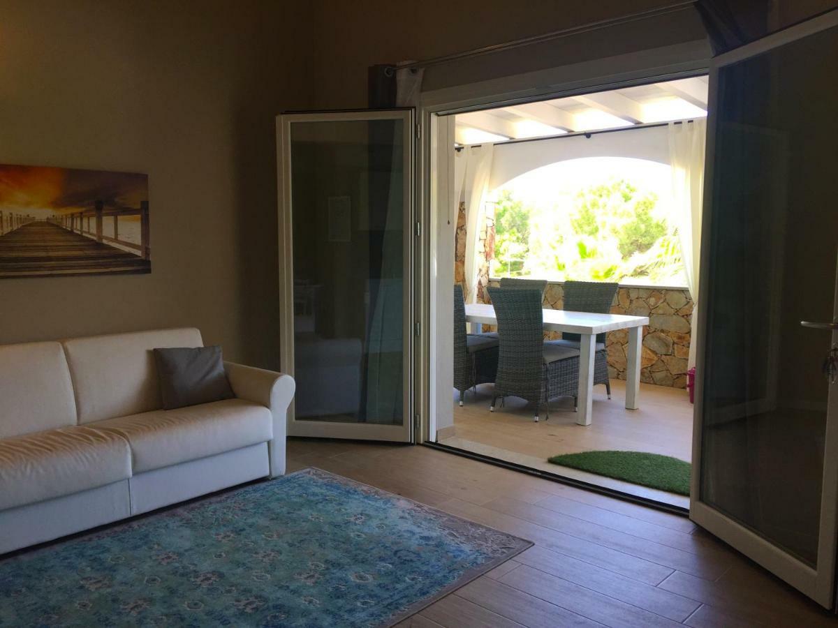 Residence Elegance Ville Ed Appartamenti A Porto Pino Buitenkant foto