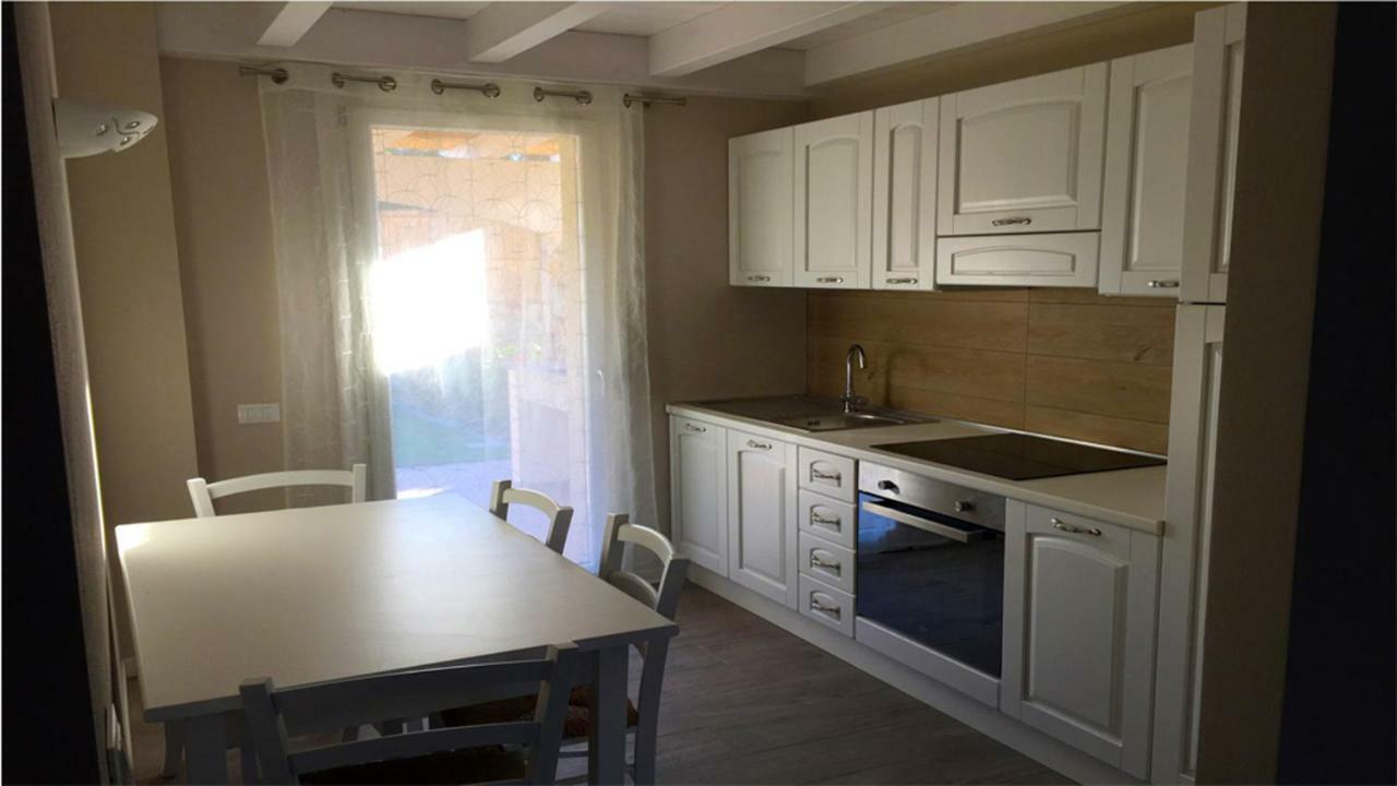 Residence Elegance Ville Ed Appartamenti A Porto Pino Buitenkant foto