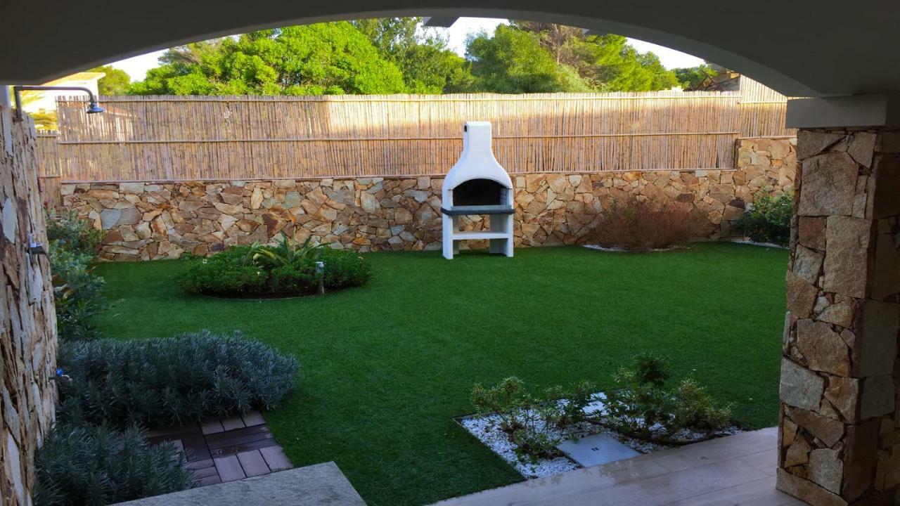 Residence Elegance Ville Ed Appartamenti A Porto Pino Buitenkant foto