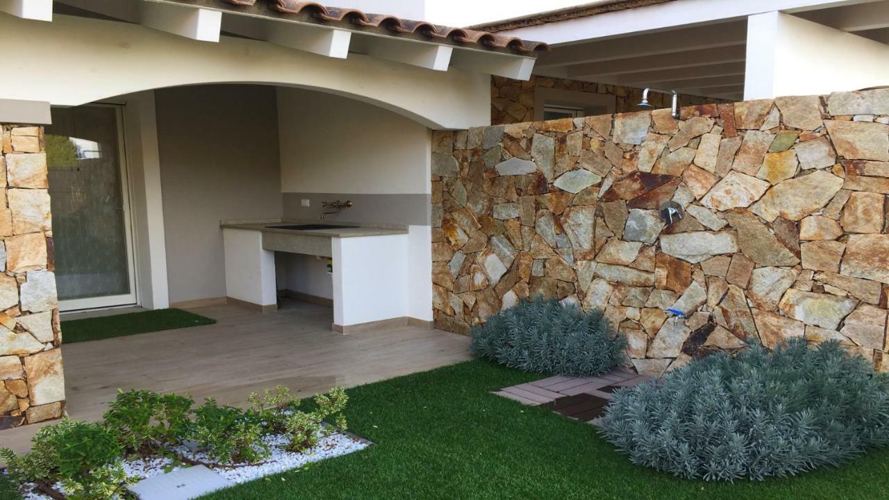 Residence Elegance Ville Ed Appartamenti A Porto Pino Buitenkant foto