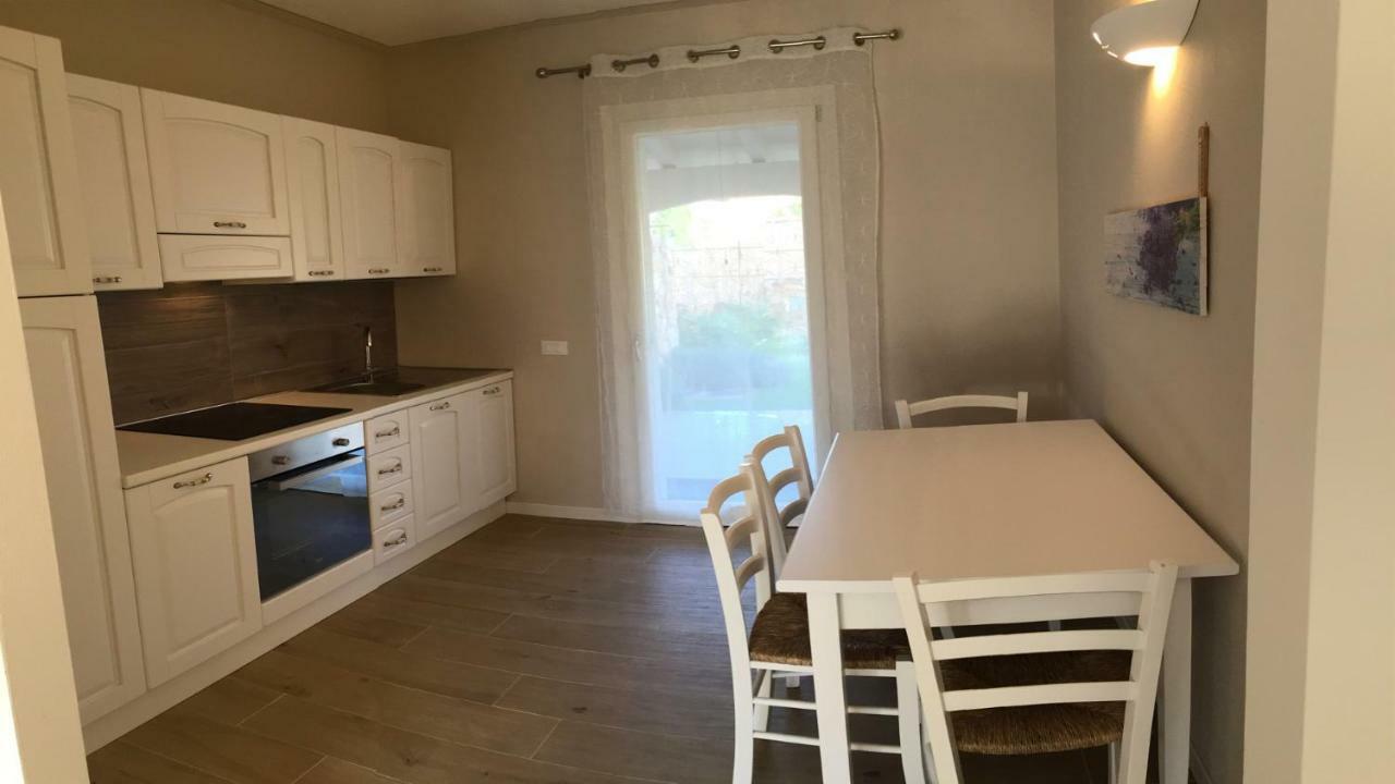 Residence Elegance Ville Ed Appartamenti A Porto Pino Buitenkant foto