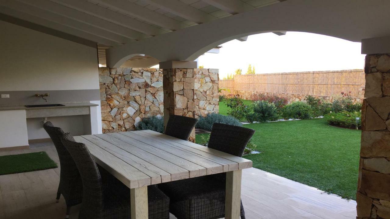 Residence Elegance Ville Ed Appartamenti A Porto Pino Buitenkant foto