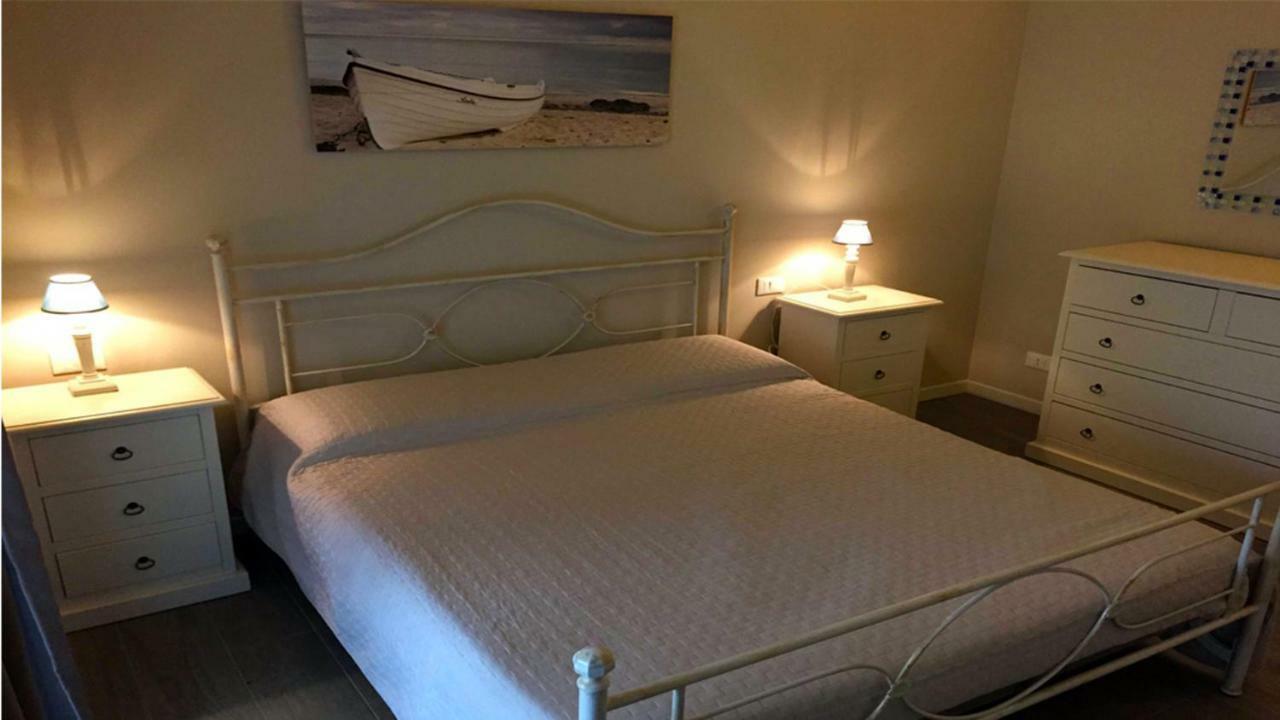 Residence Elegance Ville Ed Appartamenti A Porto Pino Buitenkant foto